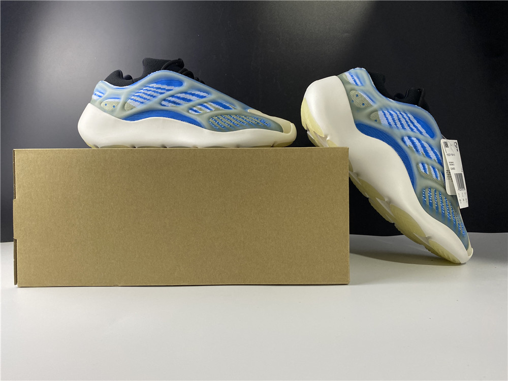 adidas Yeezy 700 V3Arzareth
