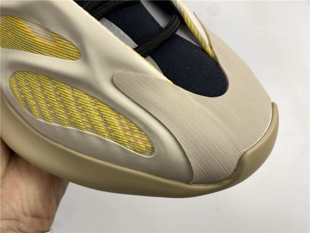 adidas Yeezy 700 V3Safflower