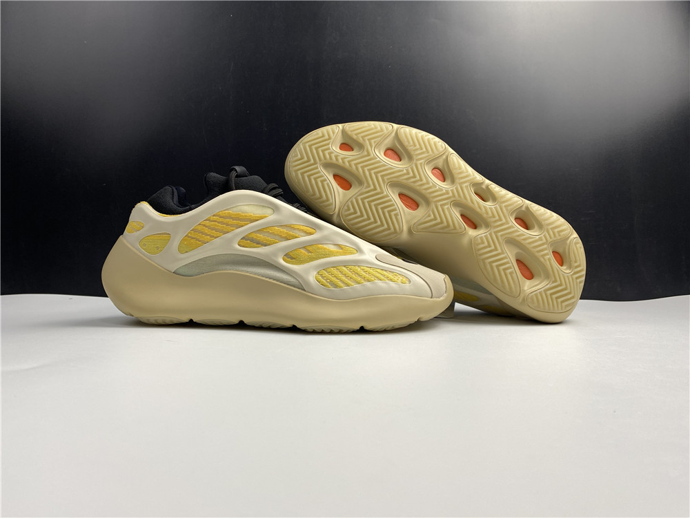 adidas Yeezy 700 V3Safflower