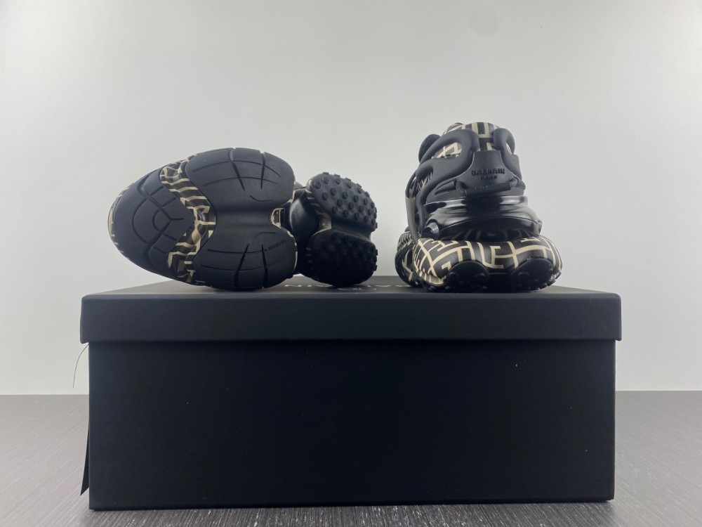 BALMAIN unicorn from lucus