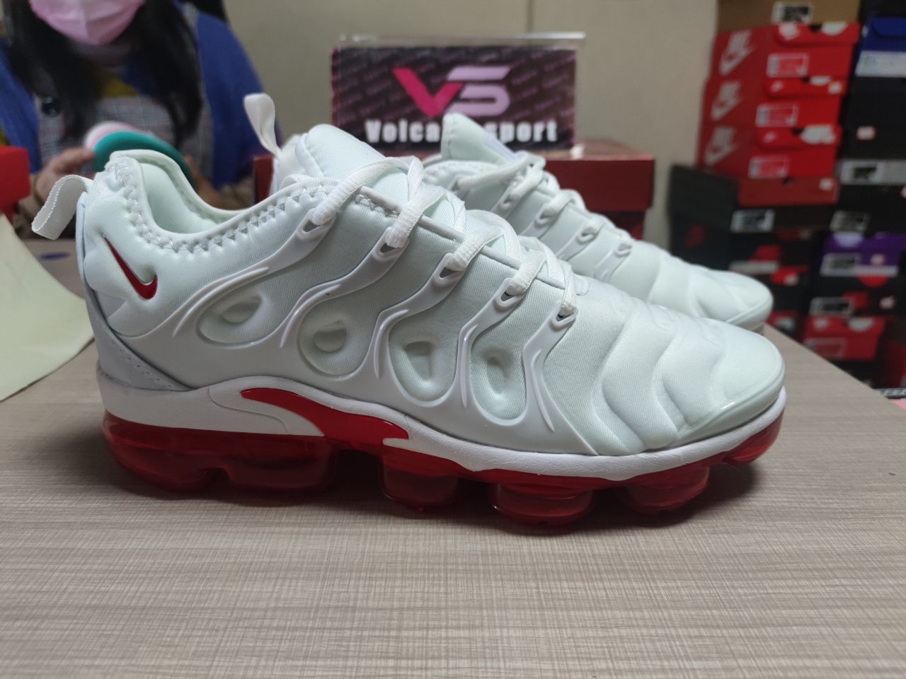 Air VAPORMAX Plus White and red 849557 009