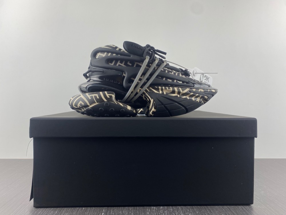 BALMAIN unicorn from lucus