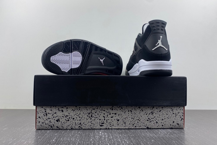 Nike AIR JORDAN 4 RETRO 'WHITE THUNDER' FQ8138-001