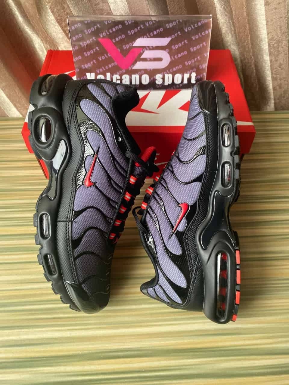 Nike Air Max Plus Black Gradient Red CI2299-001