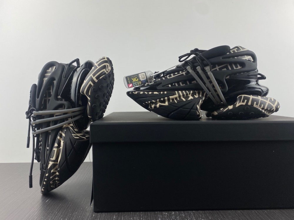 BALMAIN unicorn from lucus