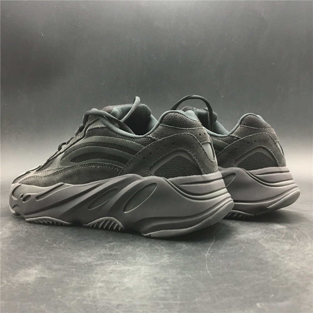 adidas Yeezy Boost 700 V2Vanta