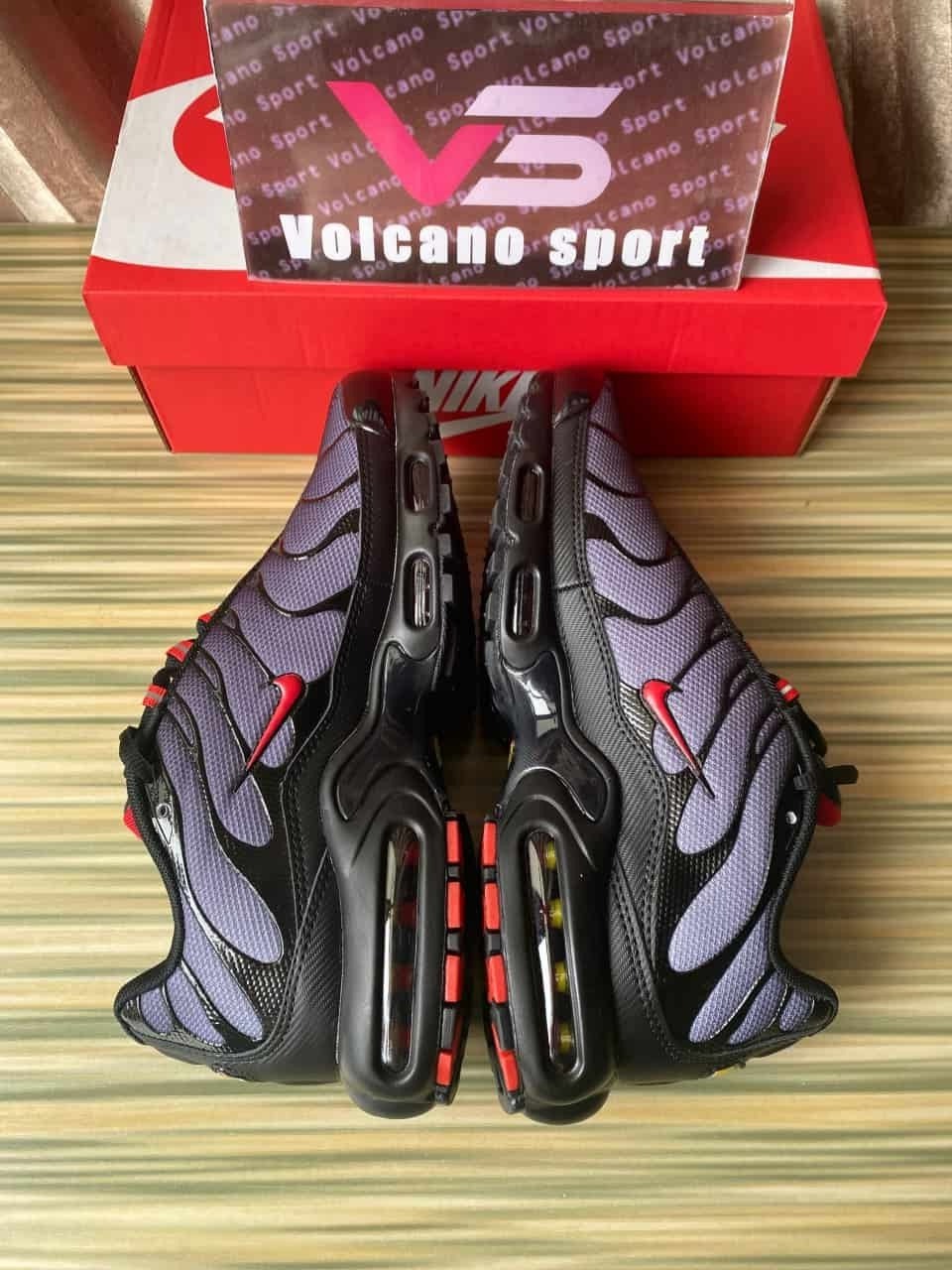 Nike Air Max Plus Black Gradient Red CI2299-001