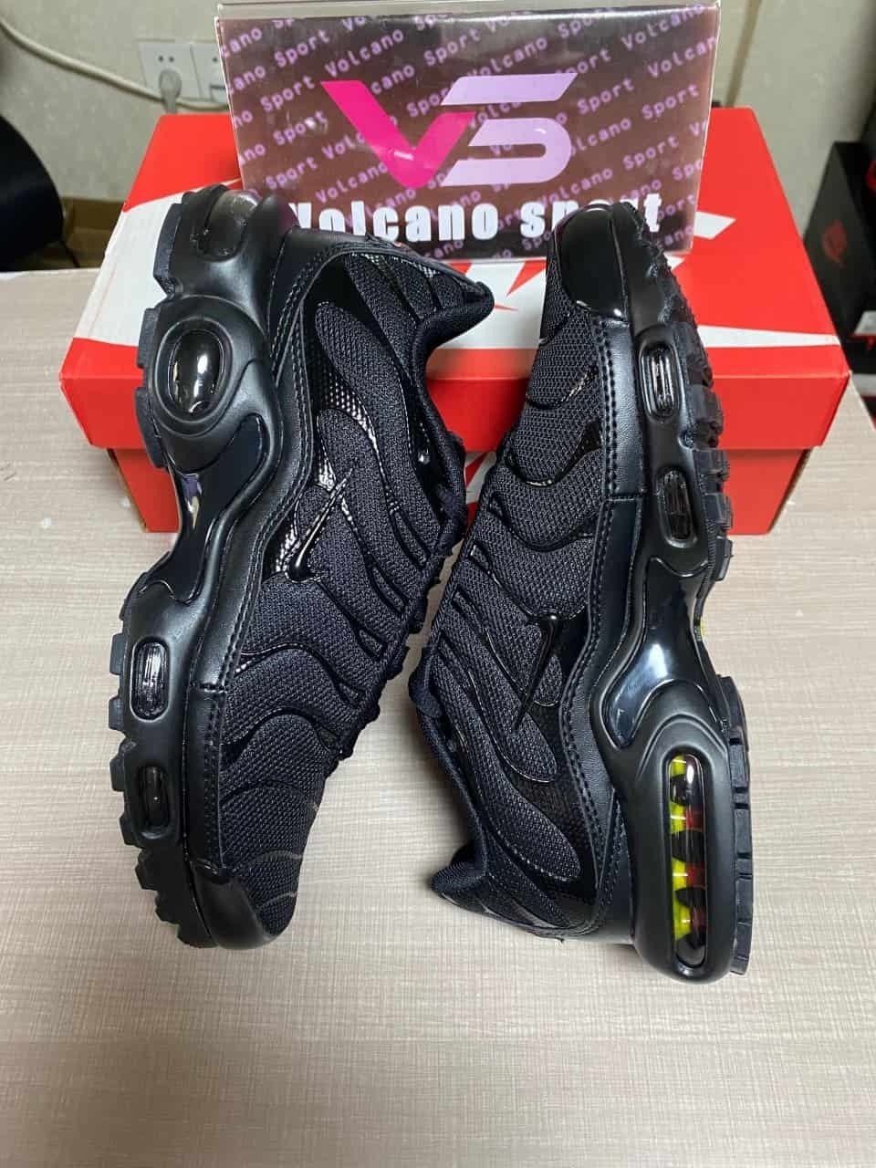Nike Air Max Plus Triple Black 604133-050