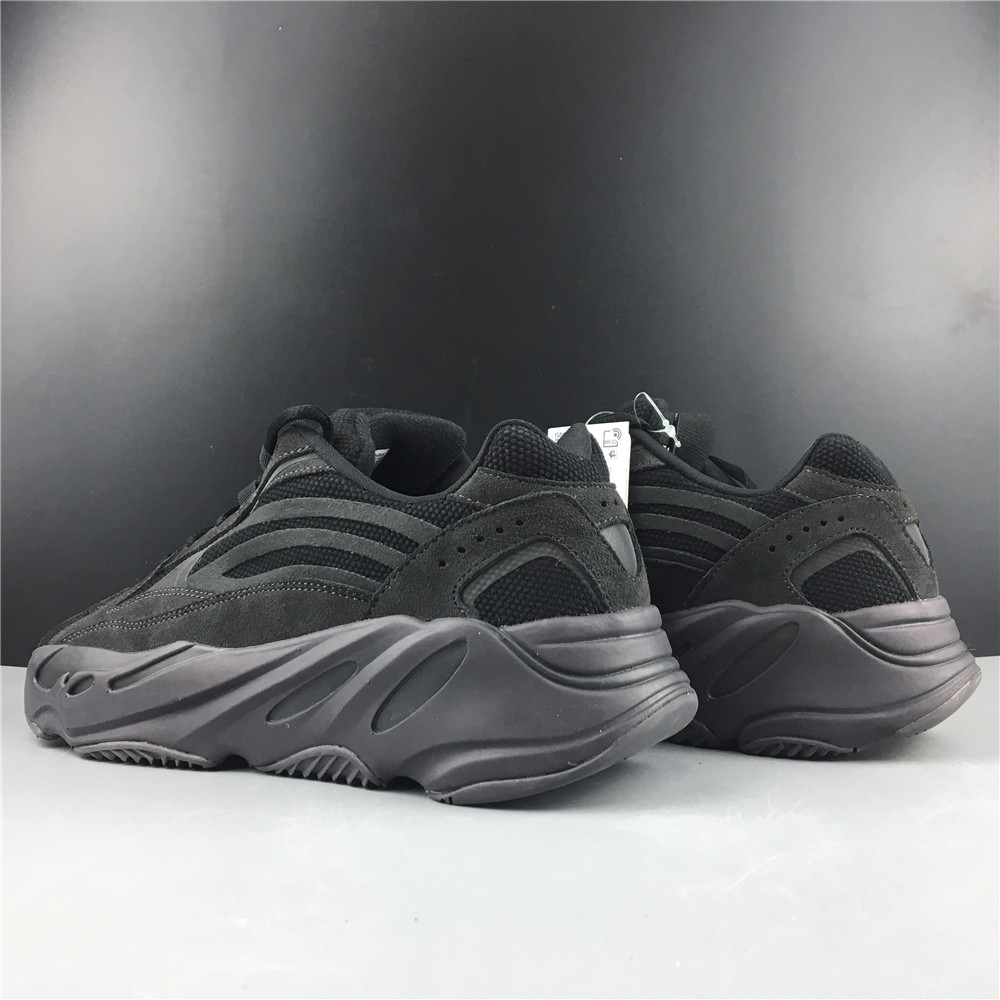 adidas Yeezy Boost 700 V2Vanta