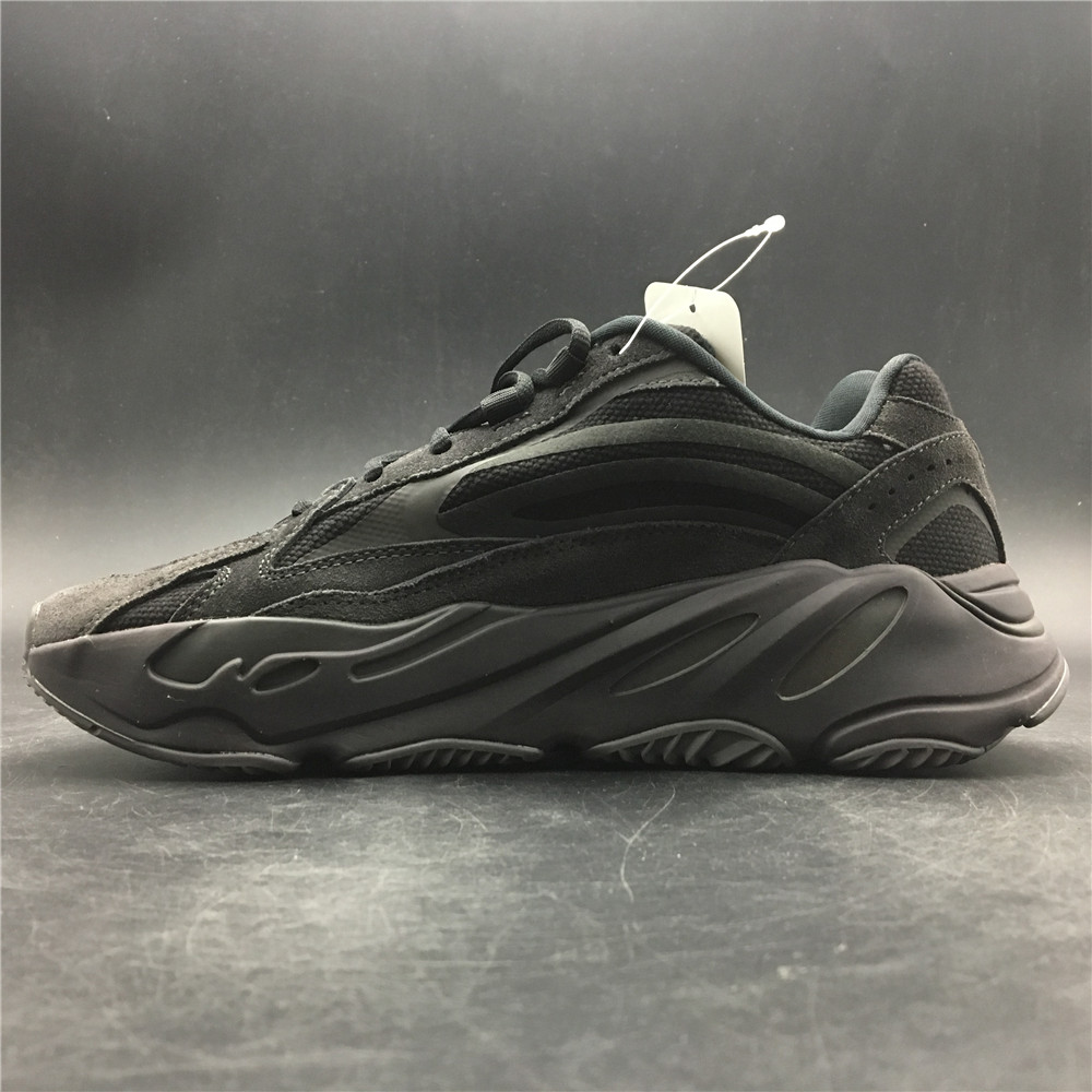 adidas Yeezy Boost 700 V2Vanta