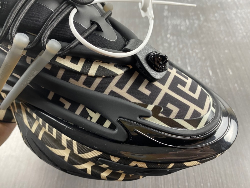 BALMAIN unicorn from lucus