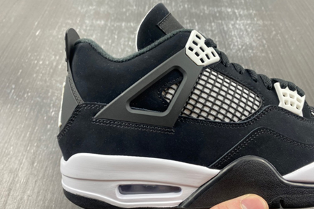 Nike AIR JORDAN 4 RETRO 'WHITE THUNDER' FQ8138-001