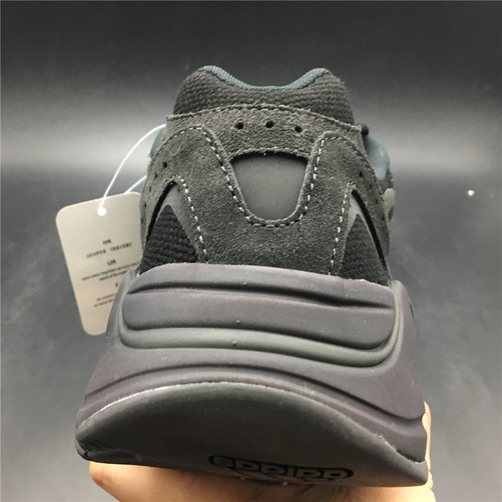 adidas Yeezy Boost 700 V2Vanta