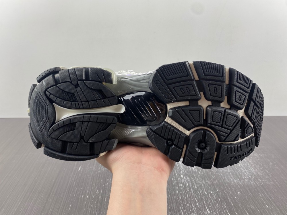 Balenciaga 677402-W3RB3-5901