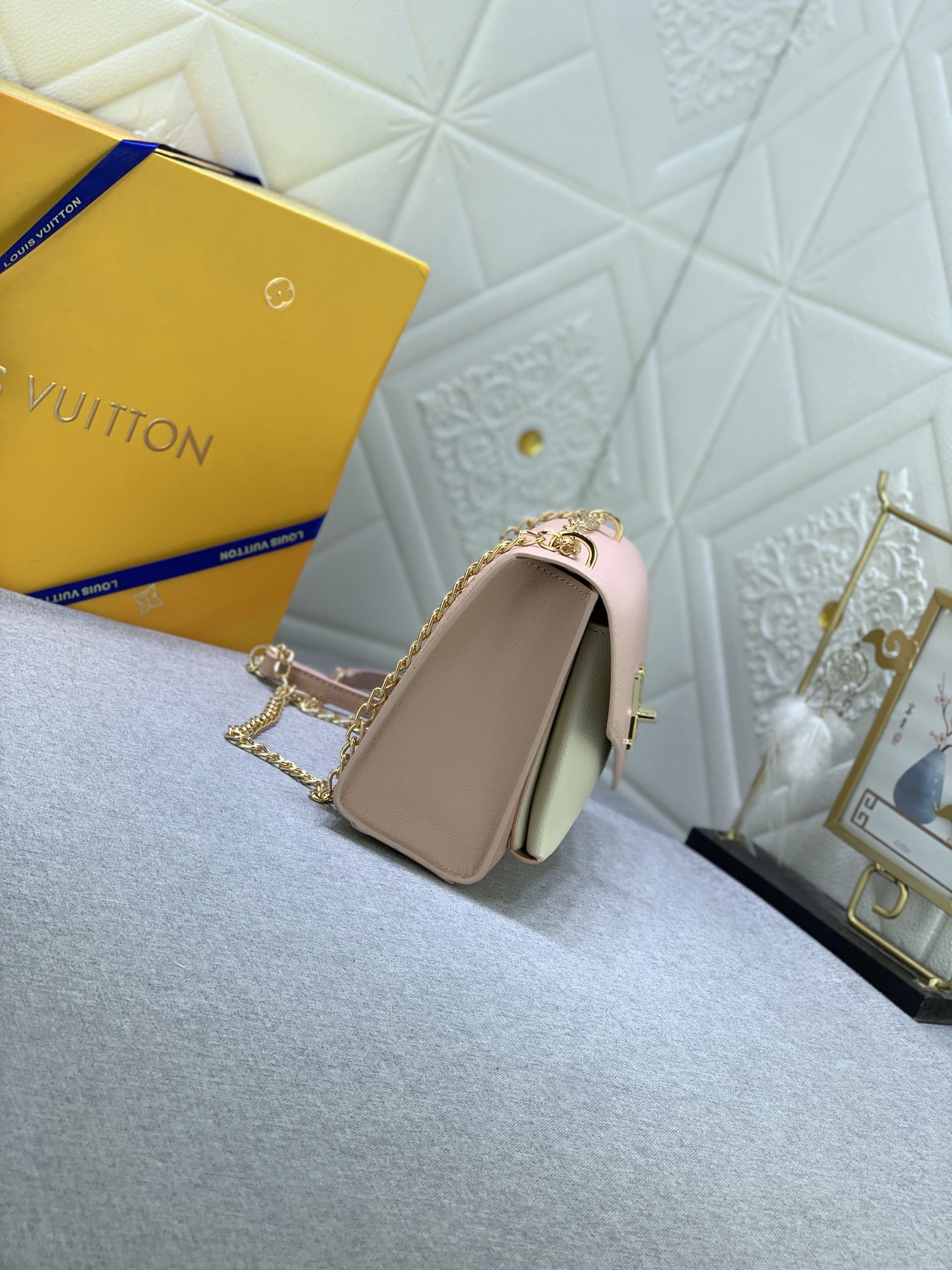 Louis Vuitton Mylockme BB M51418 (3) 22.5 x 17.0 x 5.5cm