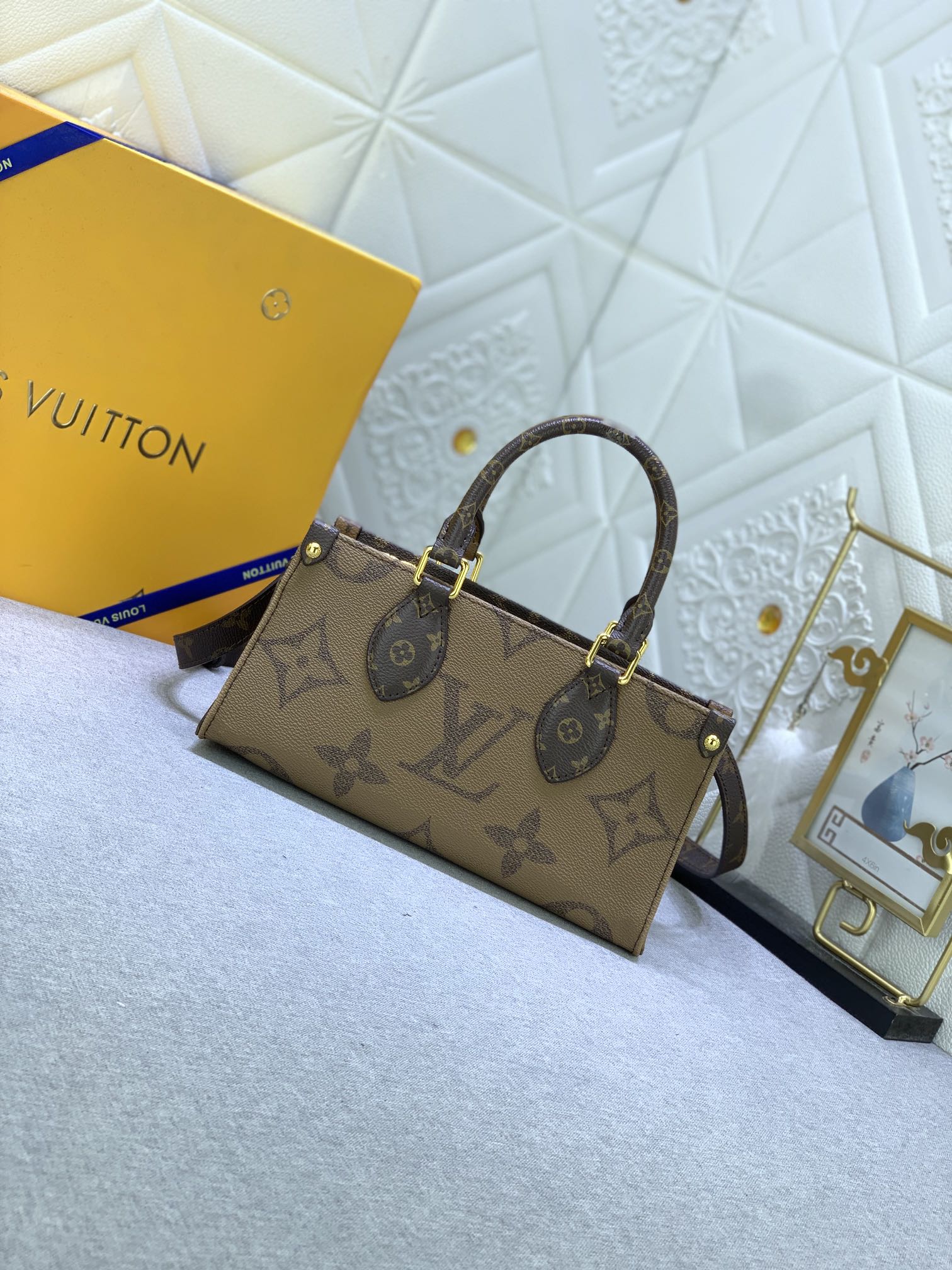Louis Vuitton OnTheGo East West M23640 (2) 25 x 13 x 10cm