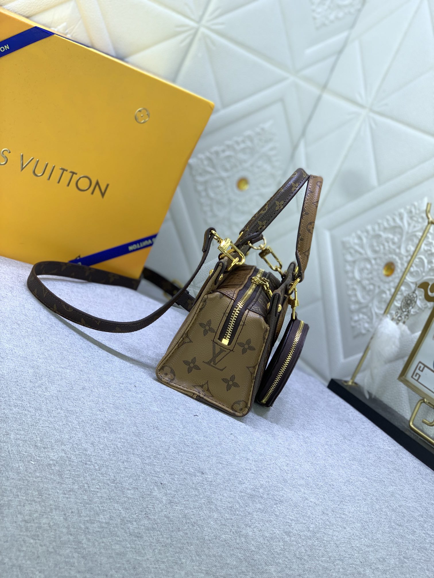 Louis Vuitton OnTheGo East West M23640 (2) 25 x 13 x 10cm