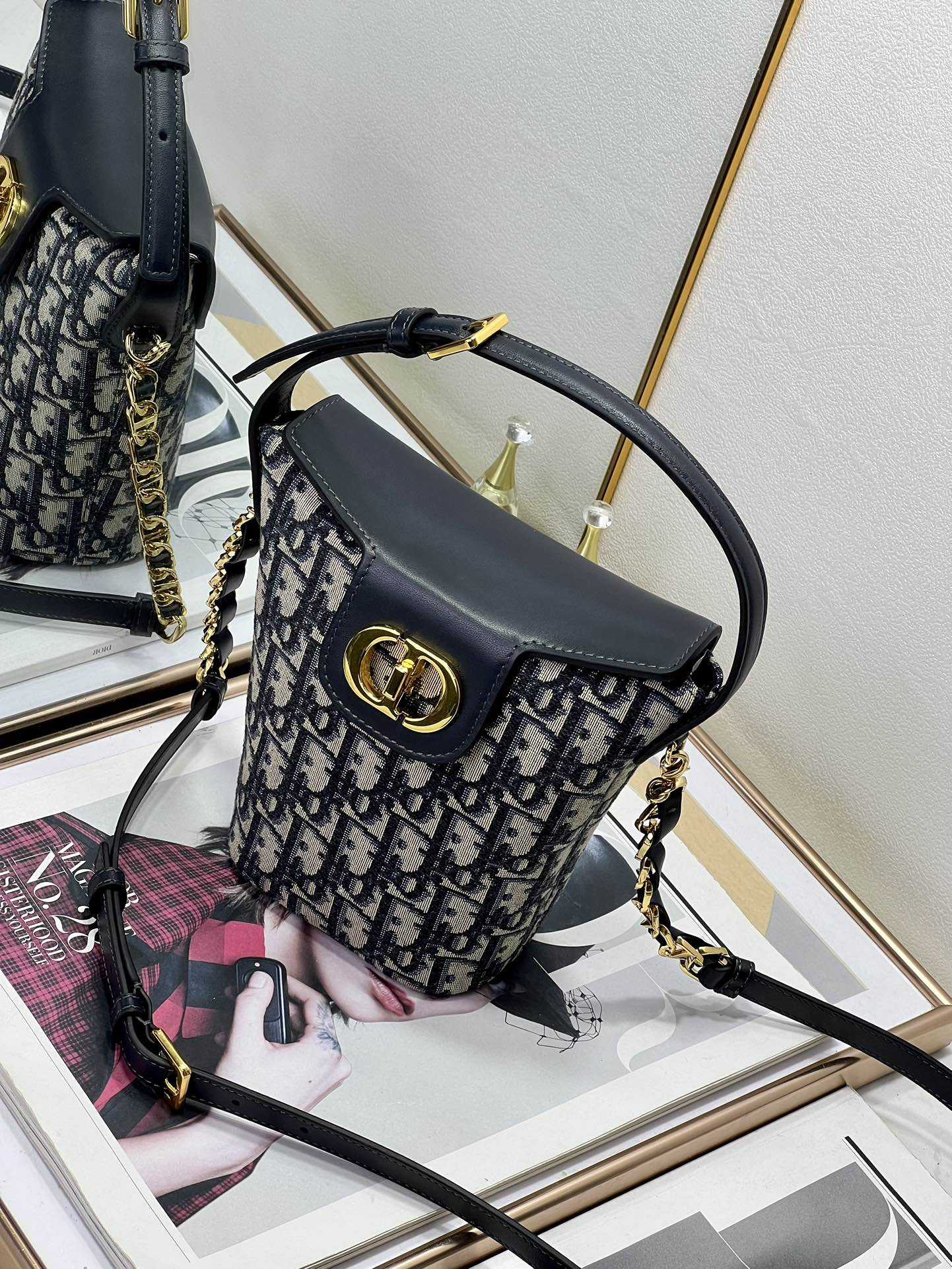 Dior 30 Montaigne 2049 17x18x8cm