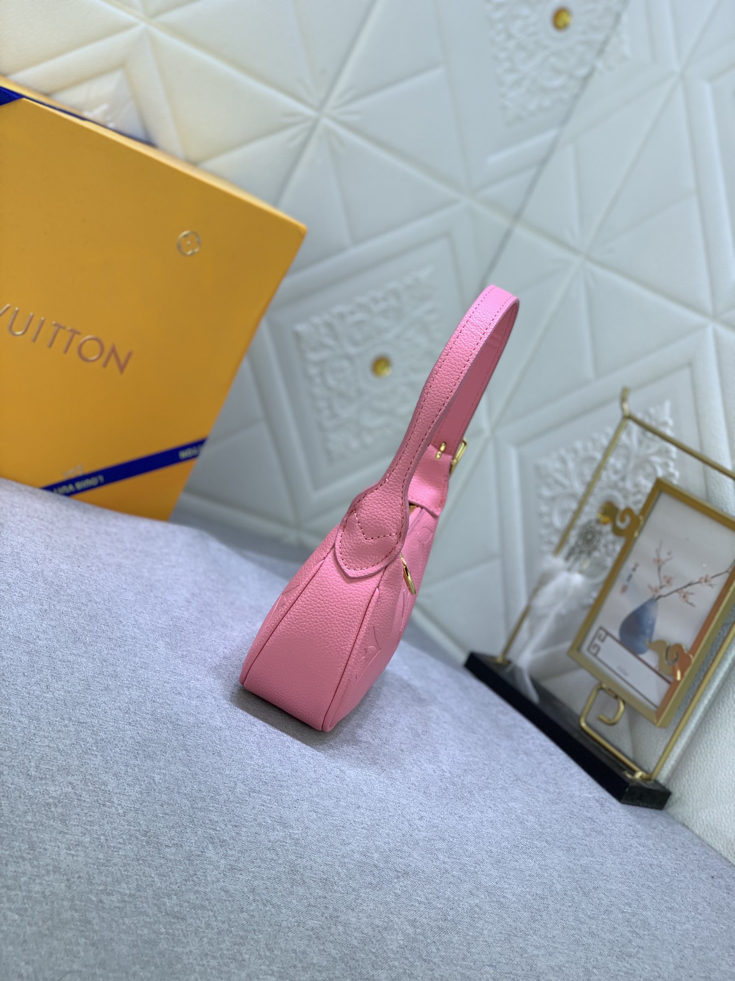 Louis Vuitton Mini Moon M82391 (6) 20.5 x 11.0 x 5.0cm
