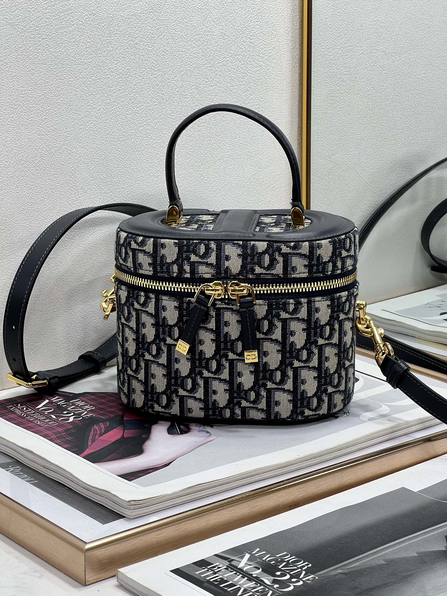 Dior CD Signature Vanity 9225 16x11x9.5cn