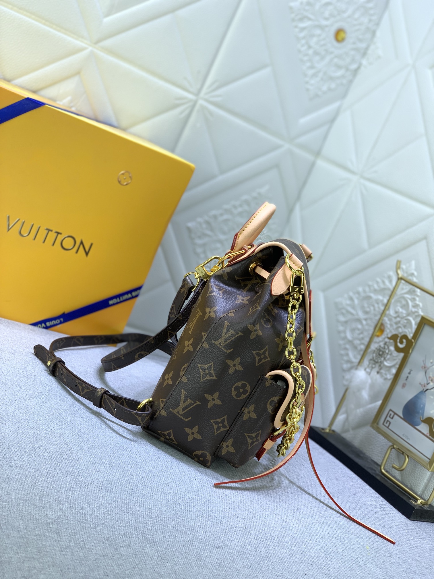 Louis Vuitton Excursion M46932 21.0 x 23.0 x 10.0cm
