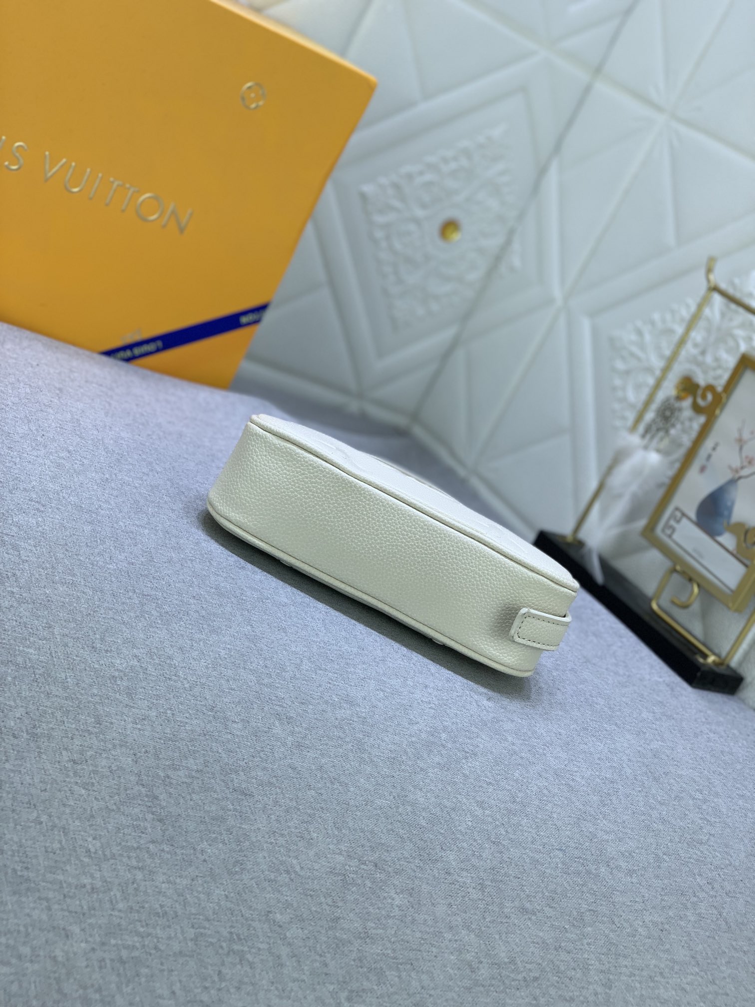 Louis Vuitton Mini Moon M82391 (8) 20.5 x 11.0 x 5.0cm