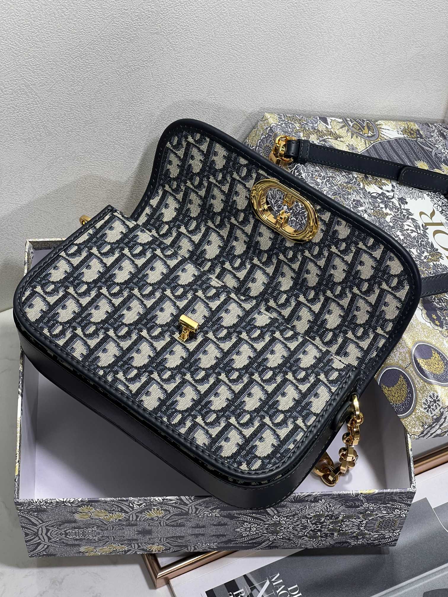 Dior 30 Montaigne Avenue  0322 22.5cm