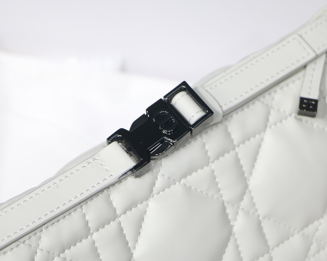 DIOR TRAVEL NOMAD M7003 (3) 22 x 13 x 9.5 cm