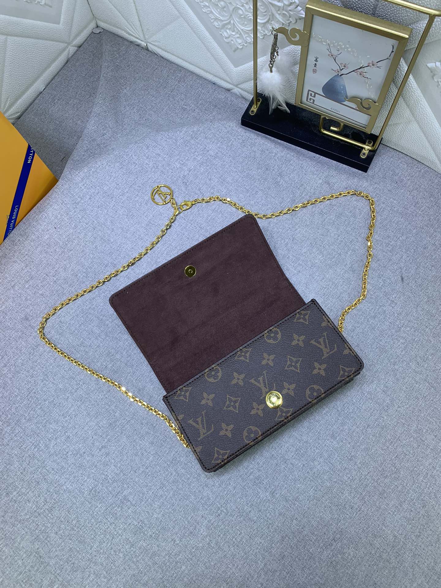 Louis Vuitton Lily wallet on chain M82509 20.5x10x3.5cm