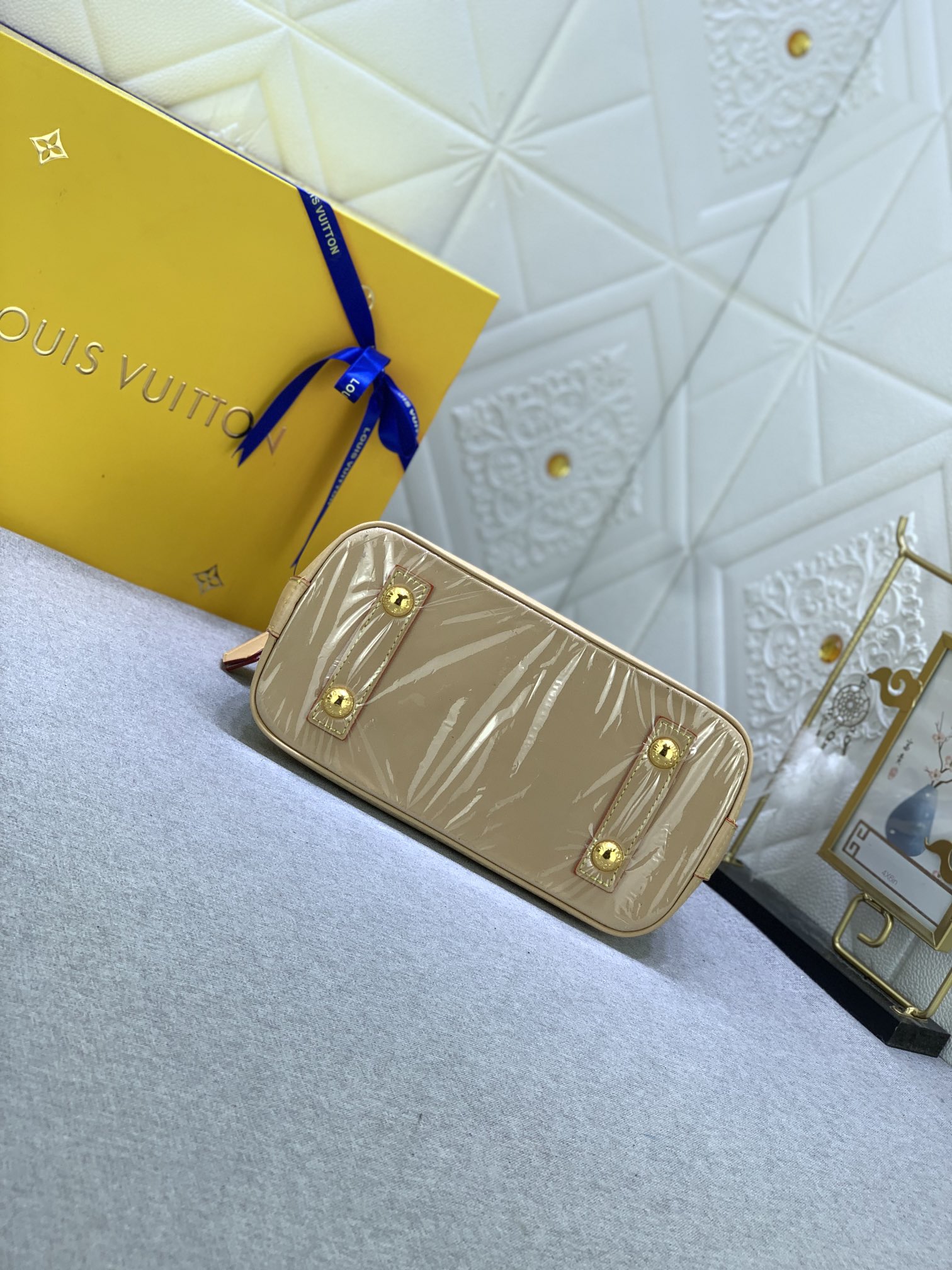 Louis Vuitton Alma M53151 25 x 19 x 12cm