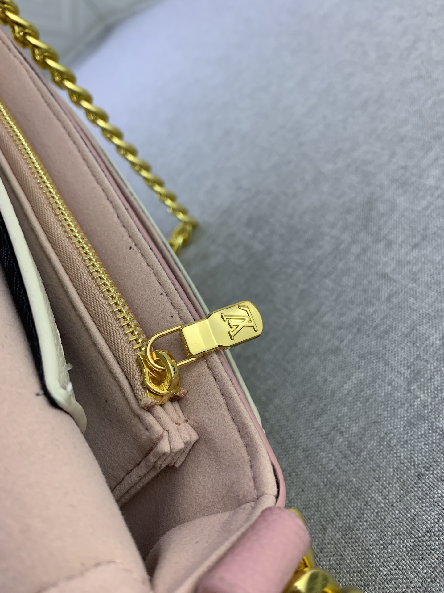 Louis Vuitton Lockme Tender Pochette M81560 (3) 18x9x4cm