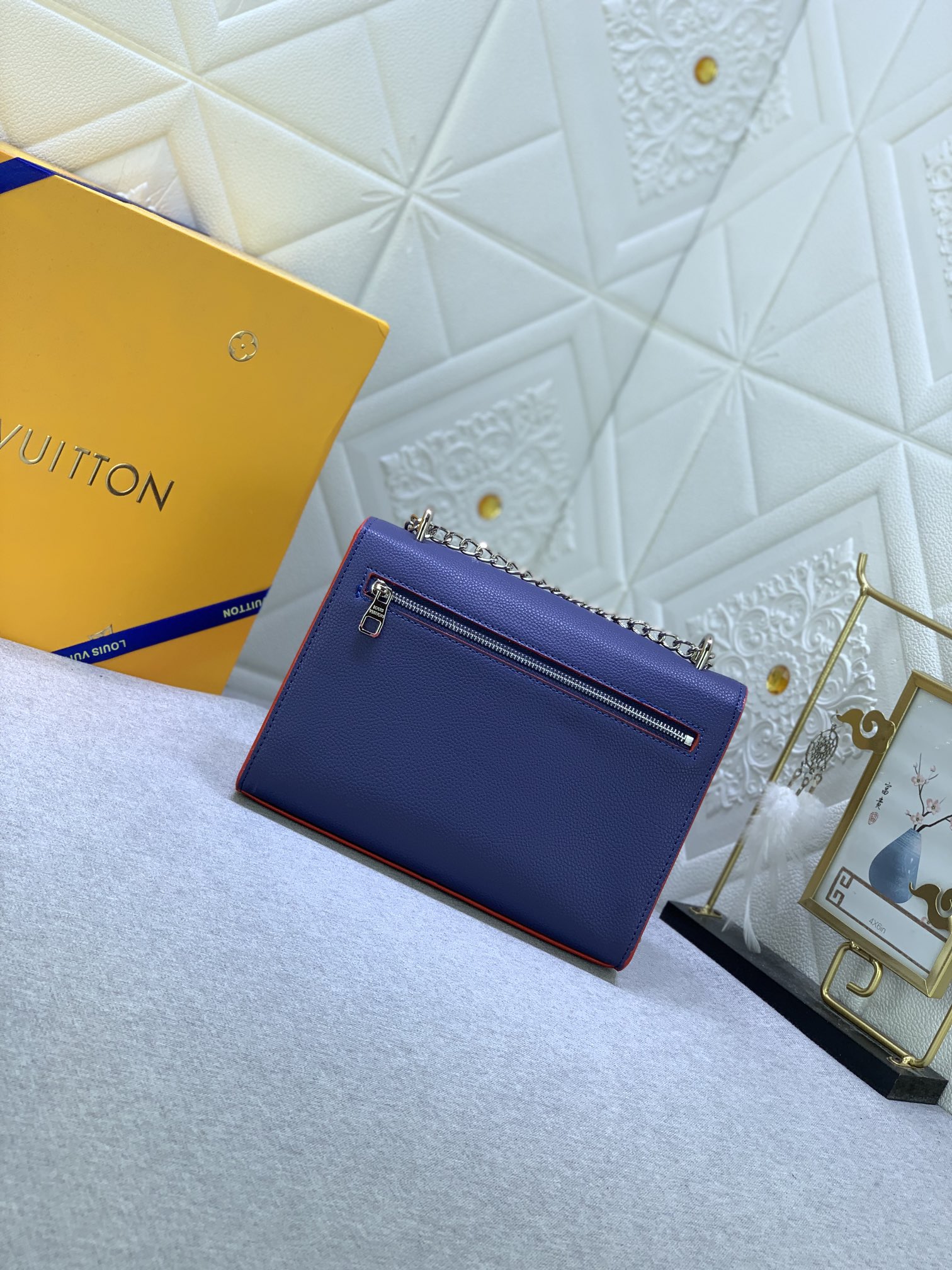 Louis Vuitton Mylockme BB M51418 (2) 22.5 x 17.0 x 5.5 cm