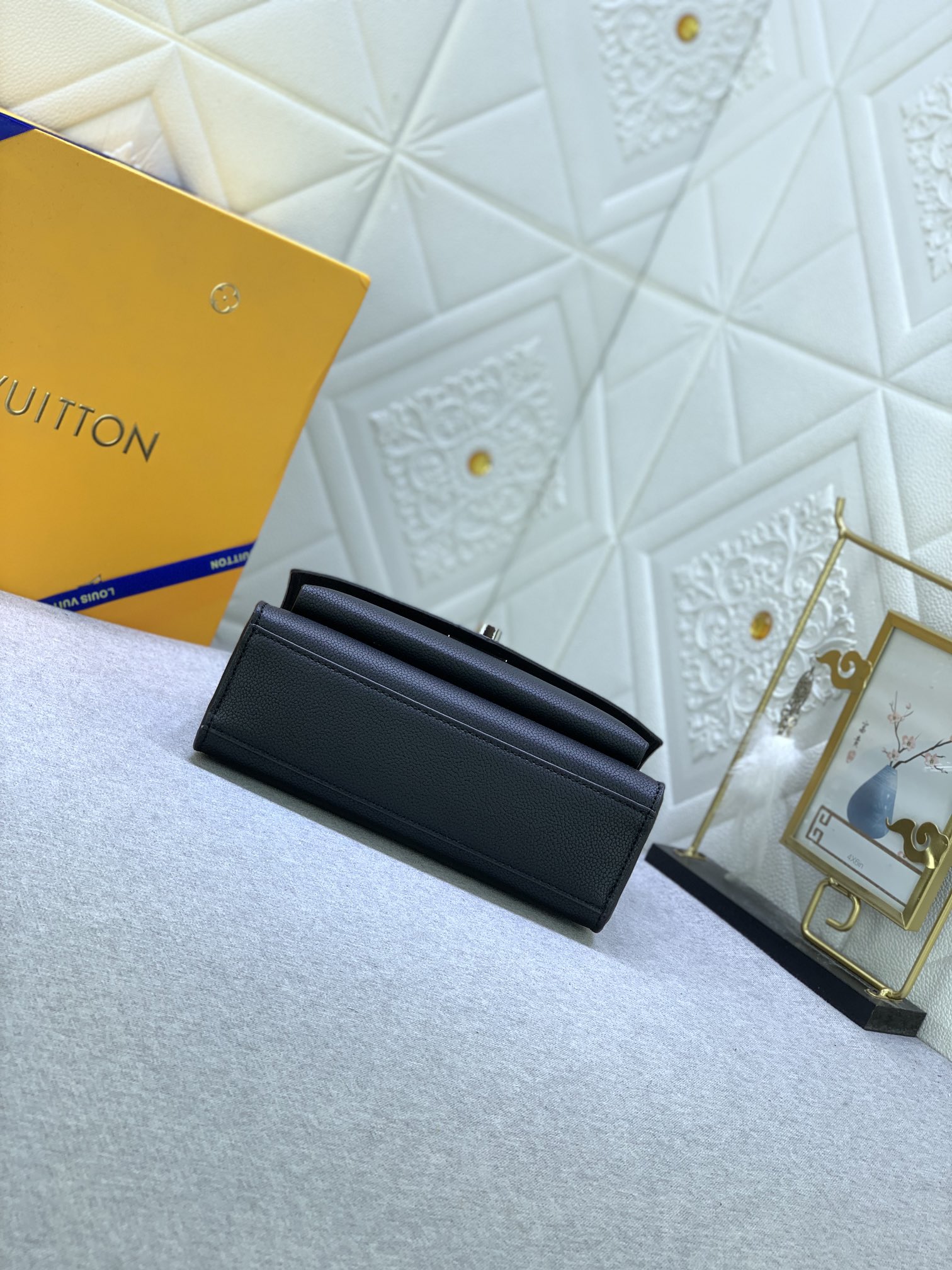 Louis Vuitton Mylockme BB M51418 22.5 x 17.0 x 5.5 cm