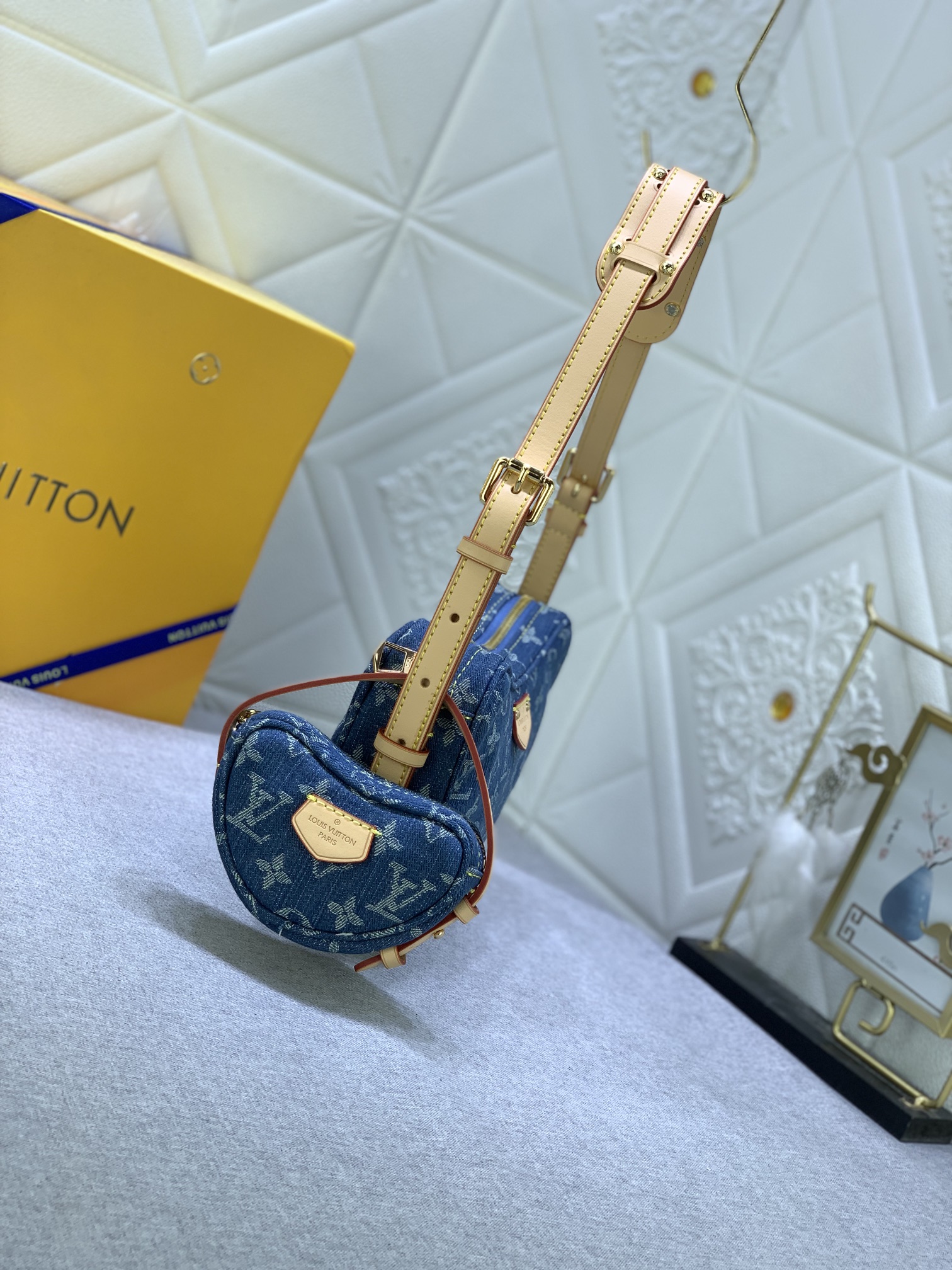 Louis Vuitton monogram M46856 24x15x6cm