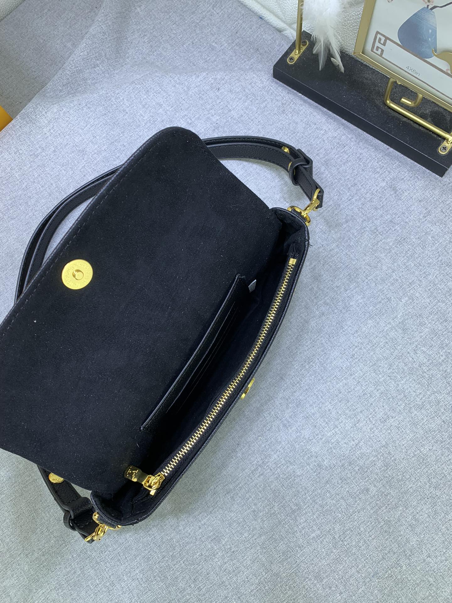 Louis Vuitton Wallet on Chain Ivy M82653 23.5 x 12.0 x 4.3cm