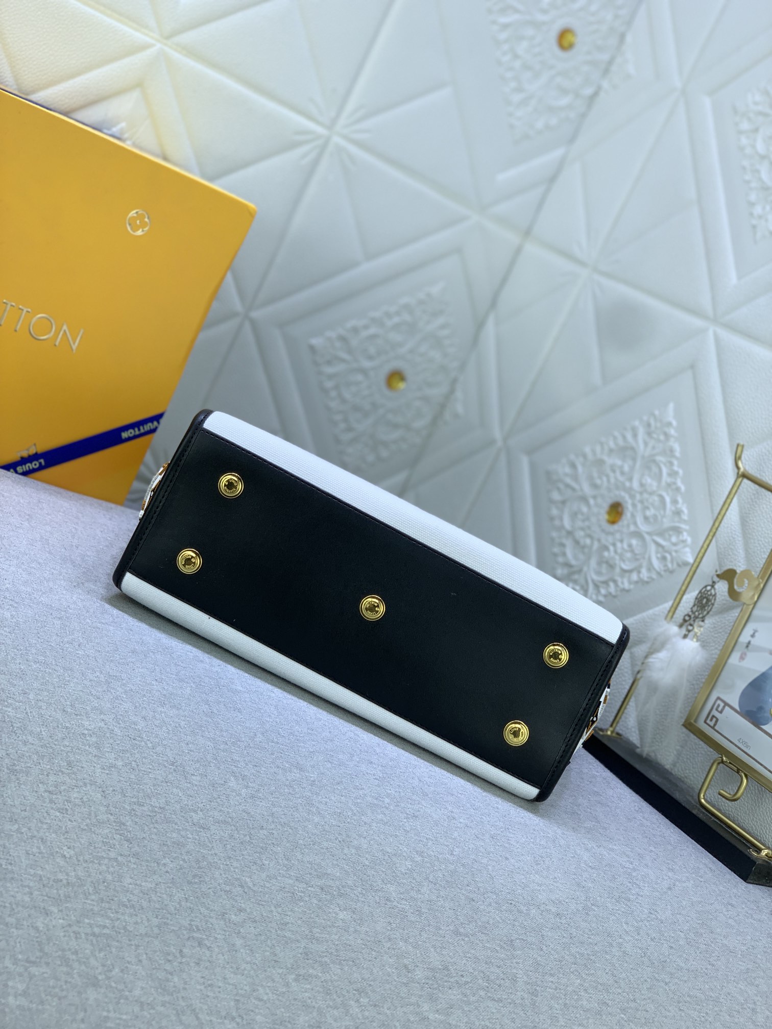 Louis Vuitton On My Side M59842 (2) 30.5 x 24.5 x 14cm