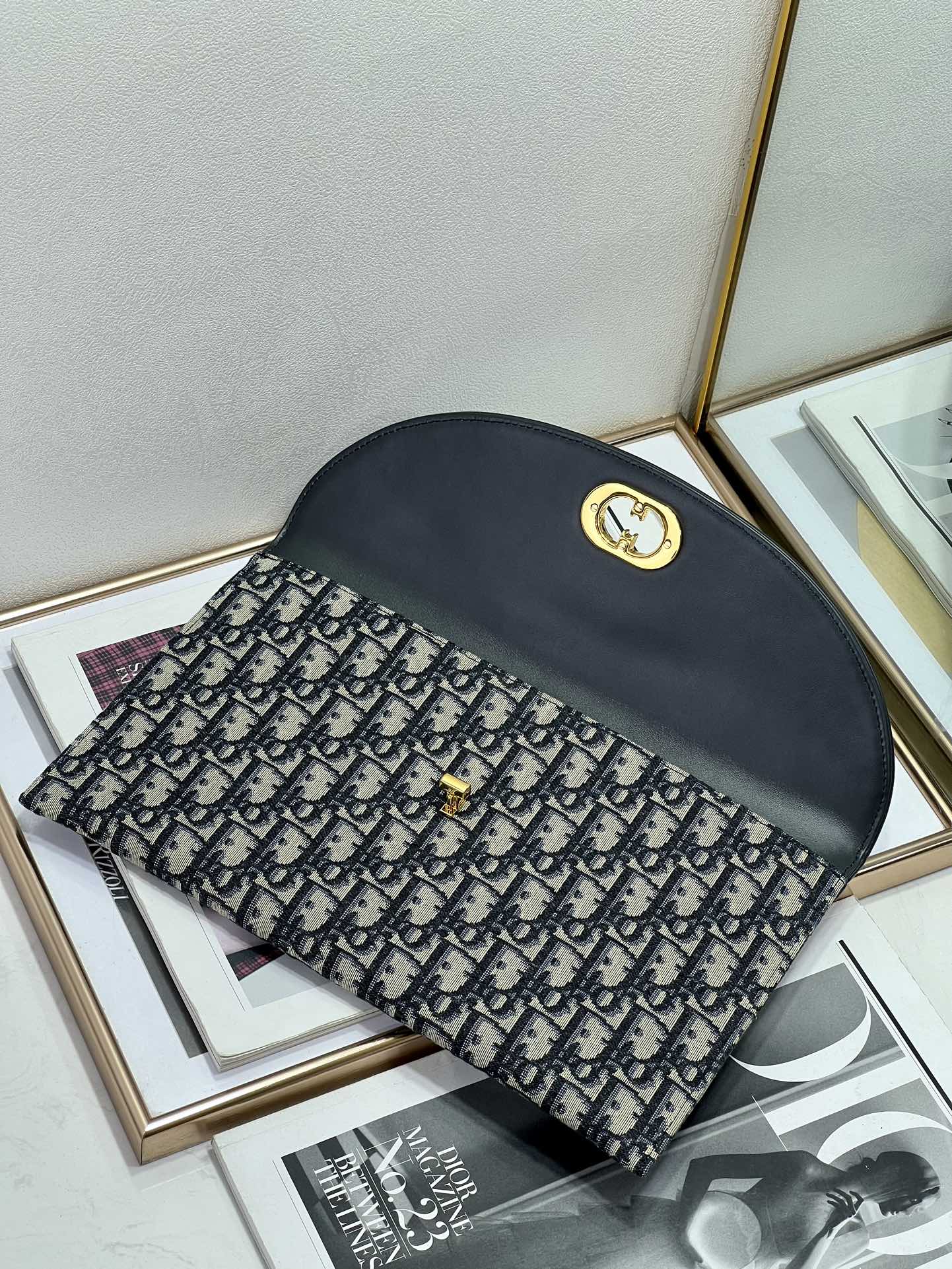 Dior 30 Montaigne Avenue 2039 30x18.2x2cm