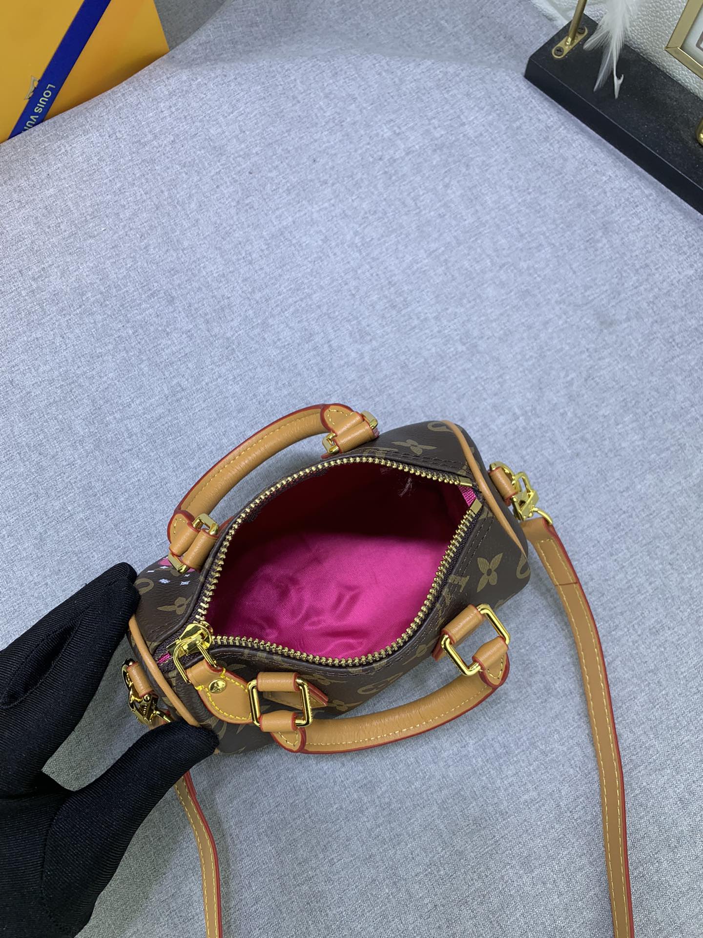 Louis Vuitton Nano Speedy M81085 16 x 10 x 7.5cm