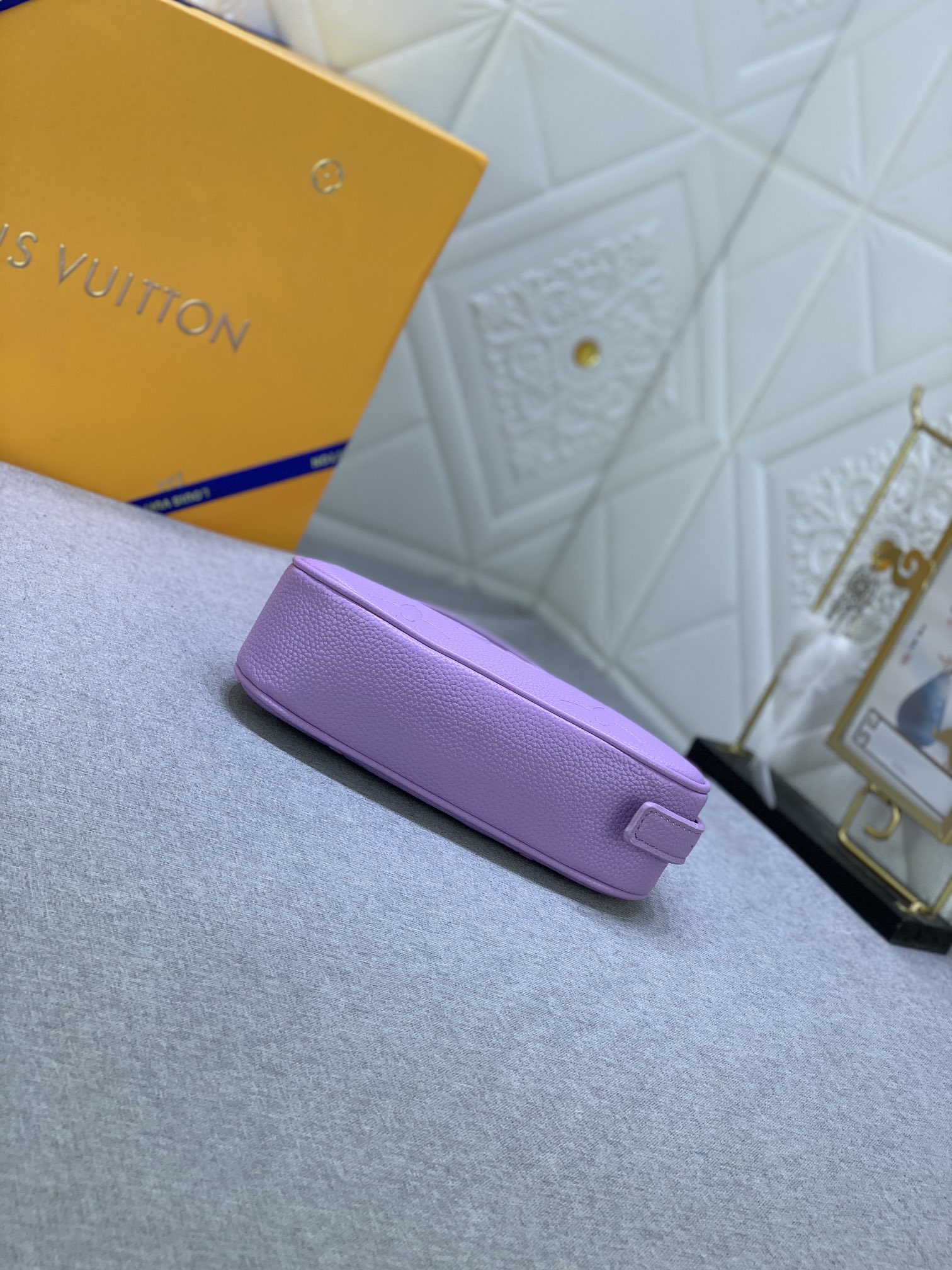 Louis Vuitton Mini Moon M82391 20.5 x 11.0 x 5.0cm