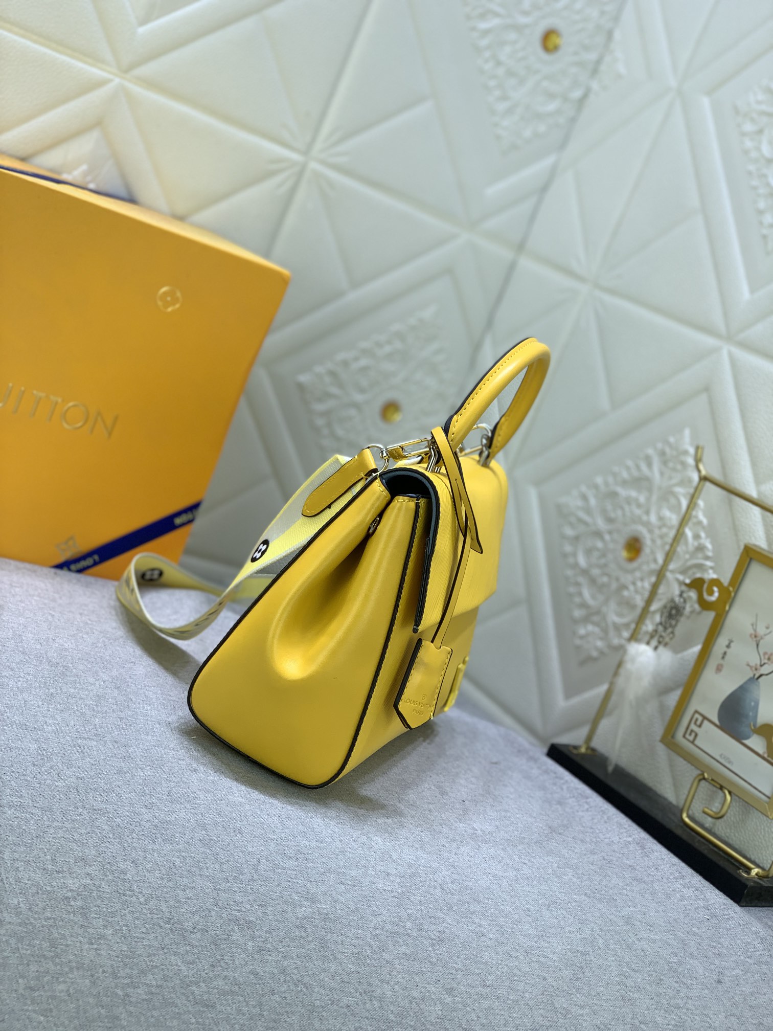 Louis Vuitton Cluny M58931