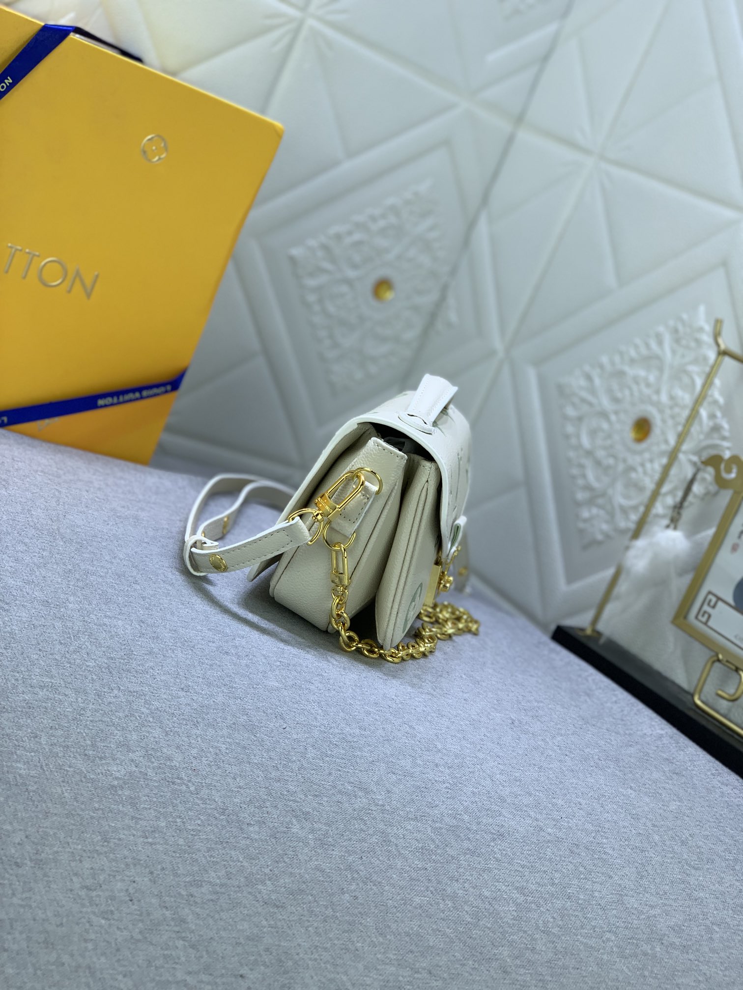 Louis Vuitton Pochette Métis East West M46279 (2) 21.5 x 13.5 x 6.0cm