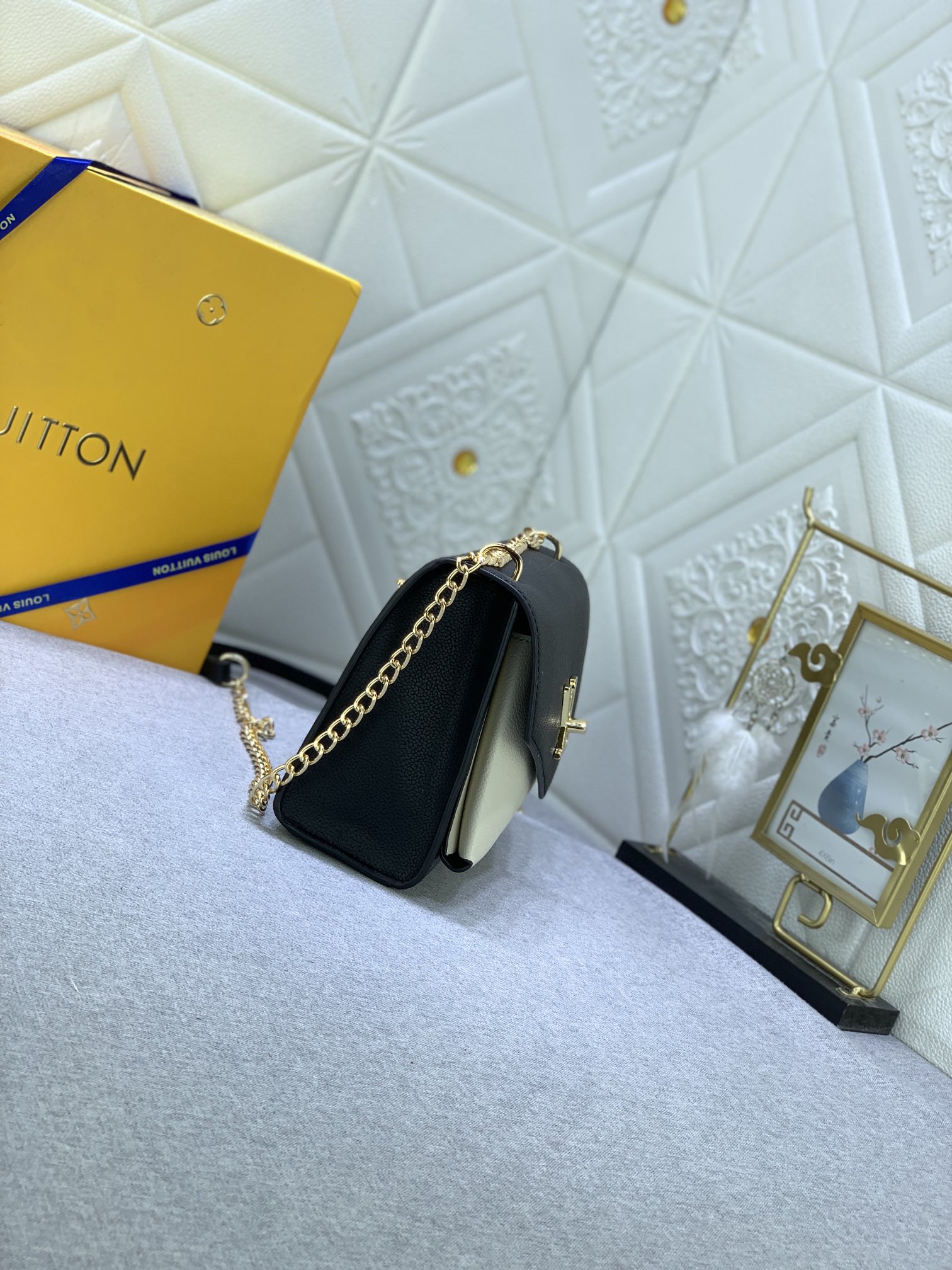 Louis Vuitton Mylockme BB M51418 22.5 x 17.0 x 5.5cm