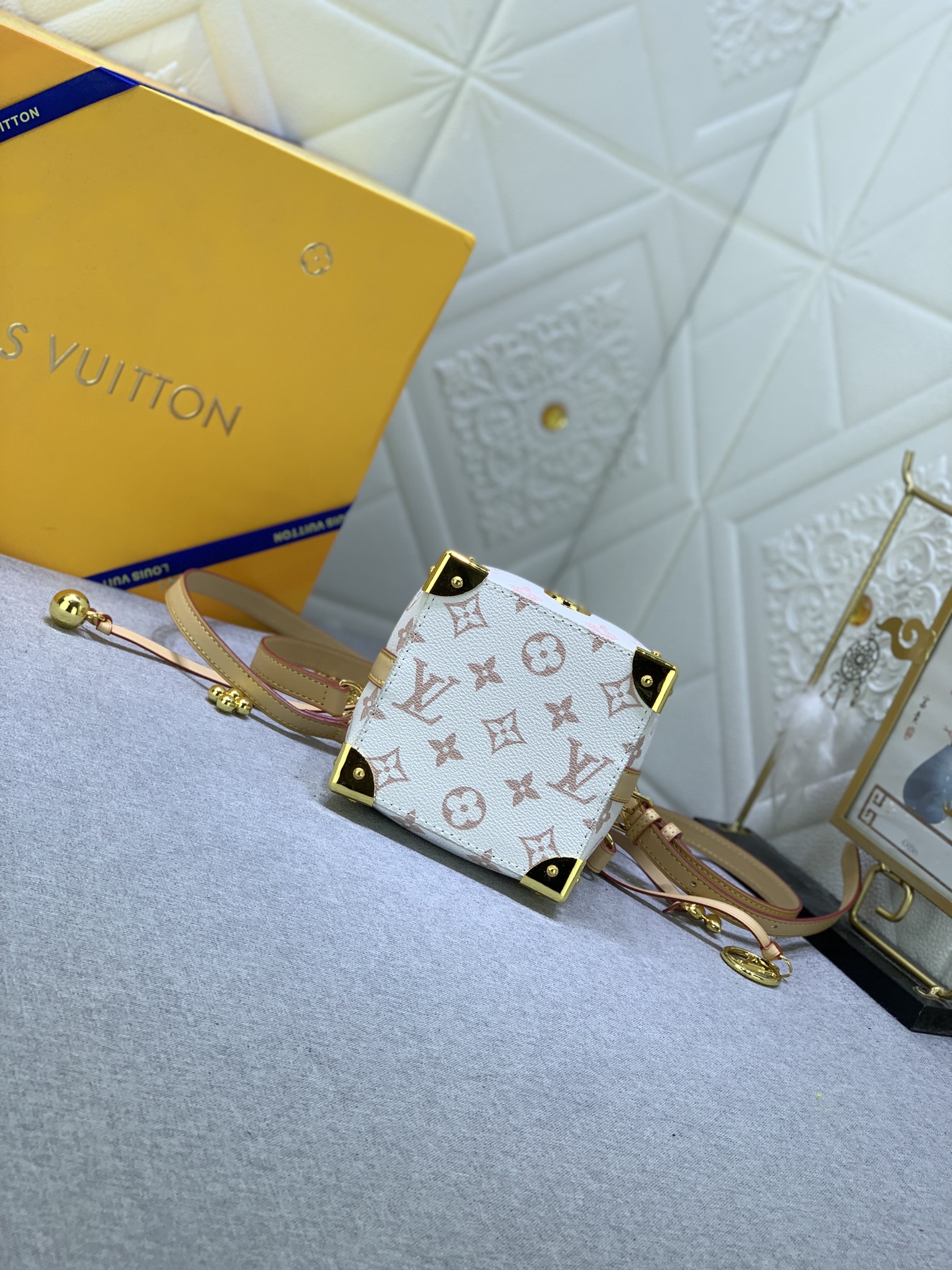 Louis Vuitton Online Only M83227 11.5 x 11.5 x 11.5 cm