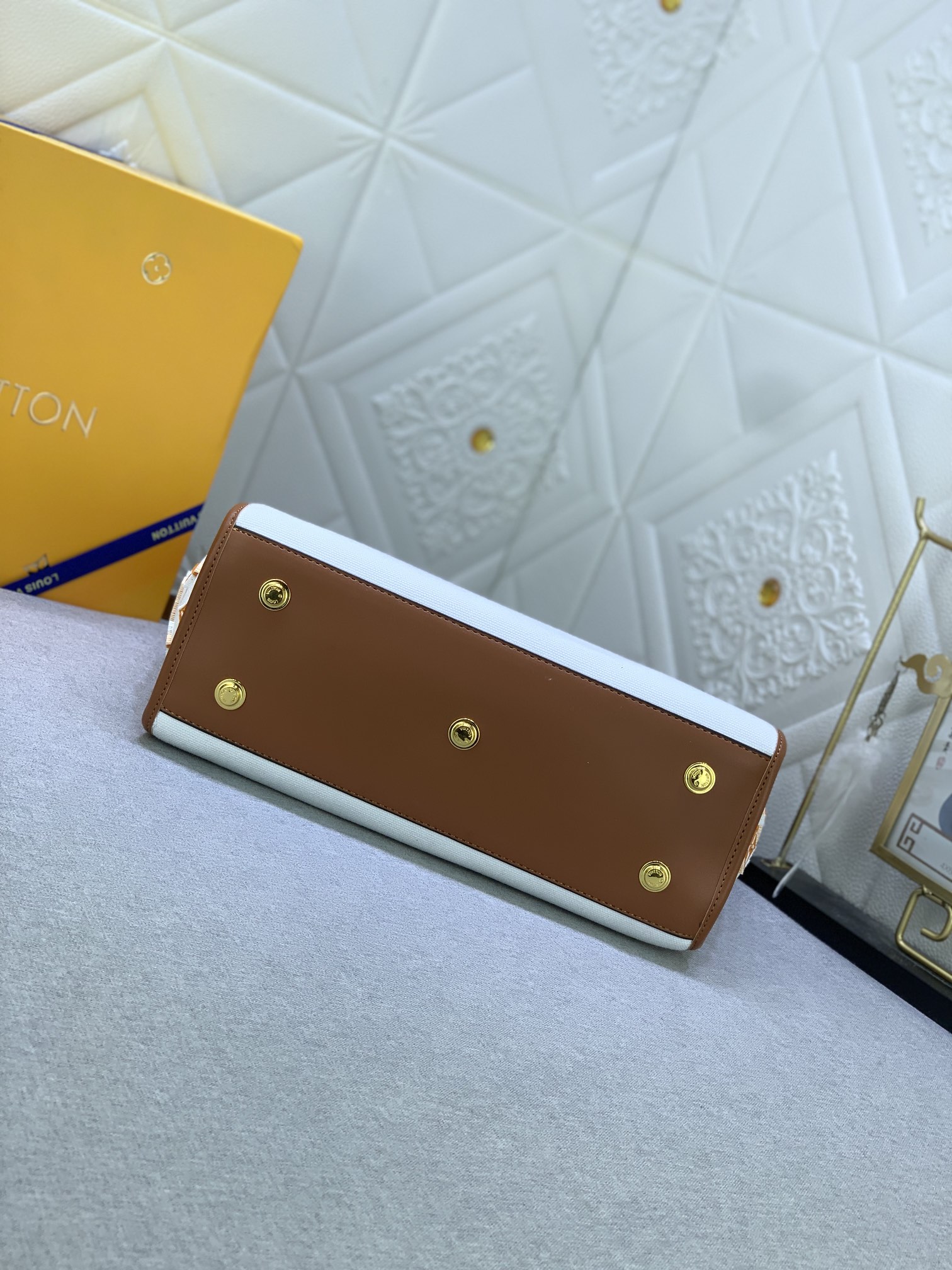 Louis Vuitton On My Side M59842 30.5 x 24.5 x 14cm