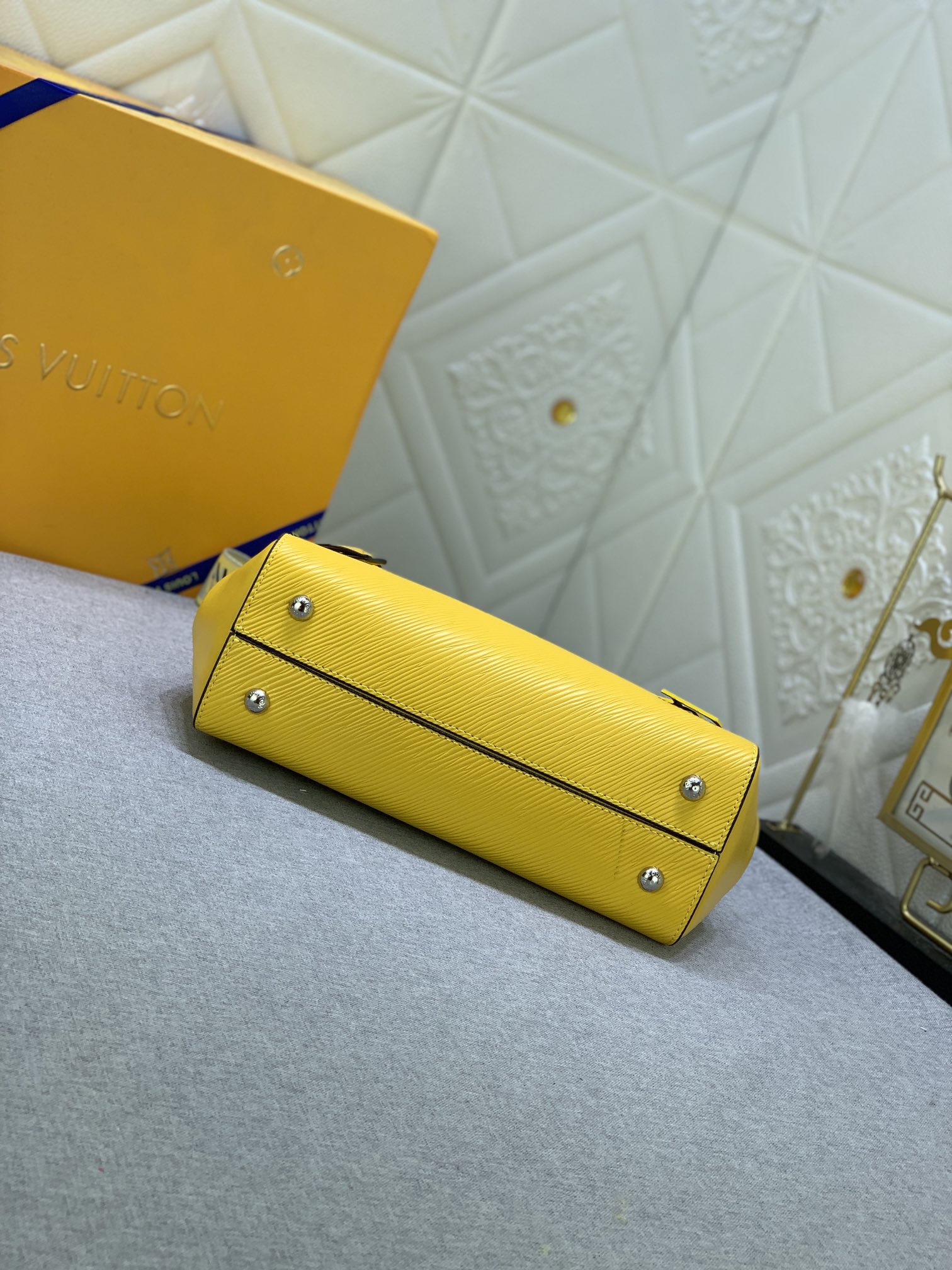 Louis Vuitton Cluny M58931