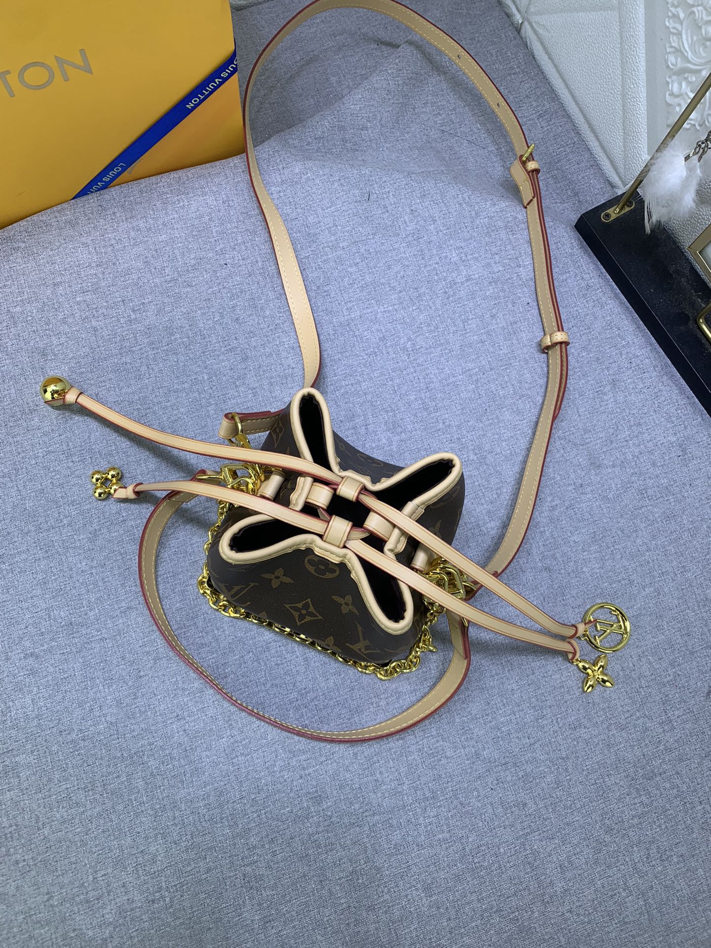 Louis Vuitton Online Only M83227 (3) 11.5 x 11.5 x 11.5 cm