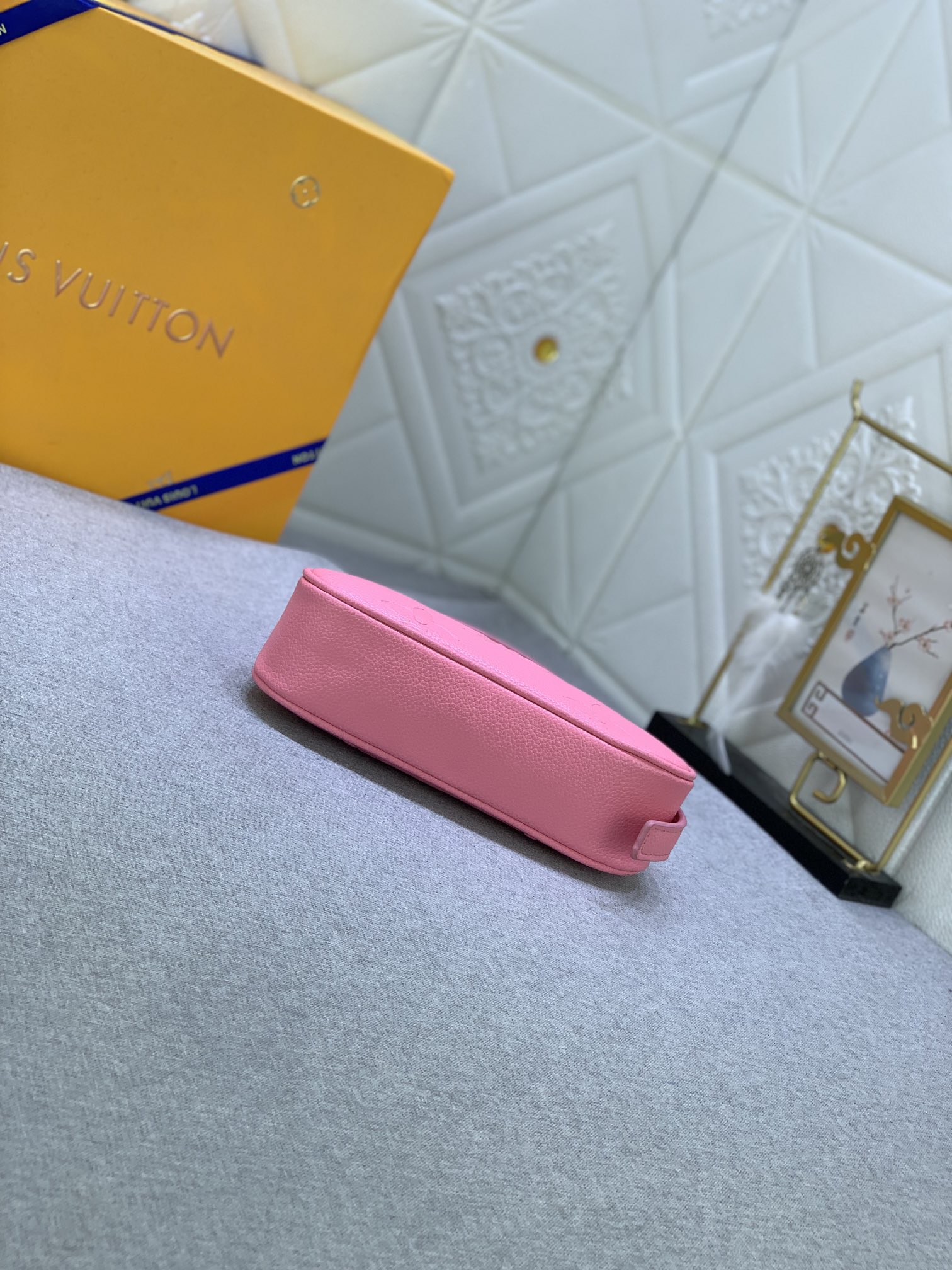 Louis Vuitton Mini Moon M82391 (6) 20.5 x 11.0 x 5.0cm