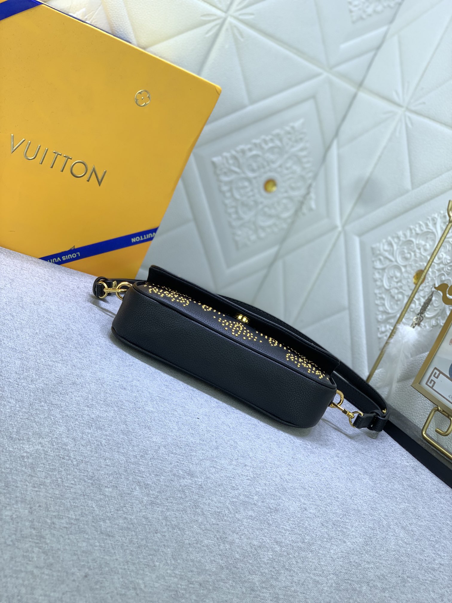 Louis Vuitton Wallet on Chain Ivy M82653 23.5 x 12.0 x 4.3cm