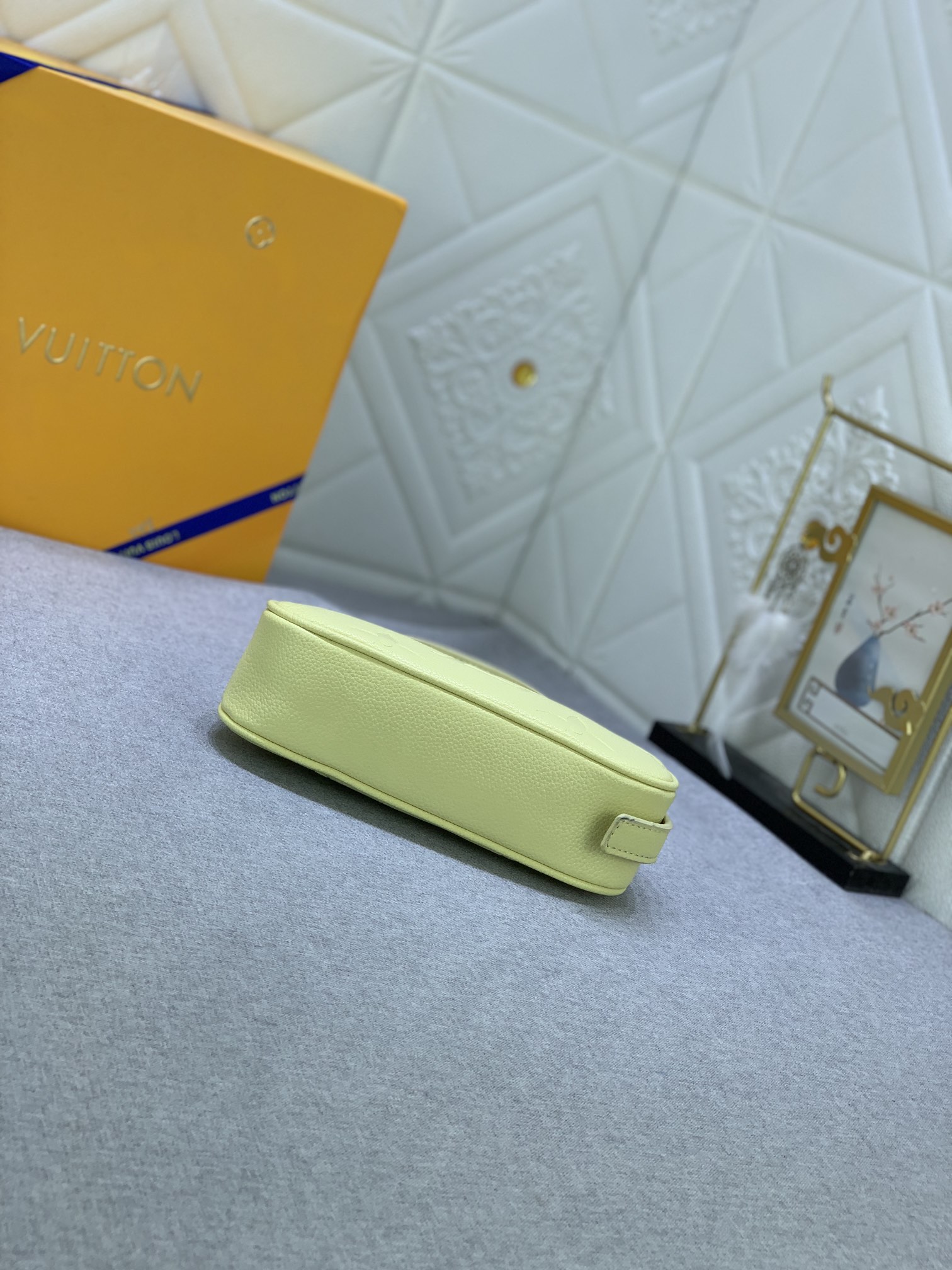 Louis Vuitton Mini Moon M82391 (7) 20.5 x 11.0 x 5.0cm