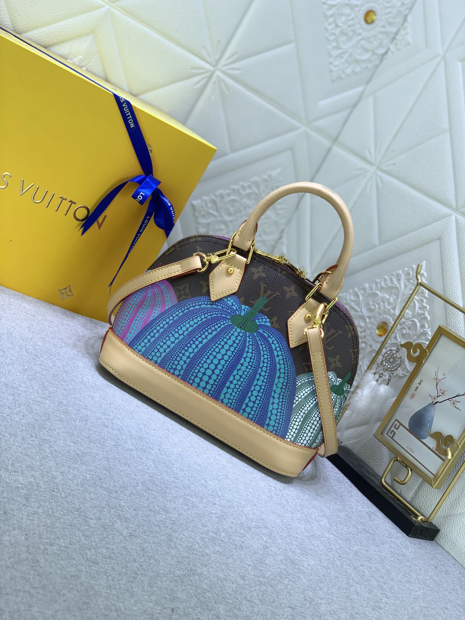 Louis Vuitton Alma M53151 25 x 19 x 12cm